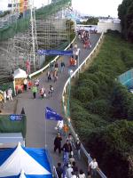 PA080254 Dスタンド裏。
この時間帯はまだ人少ないですね。